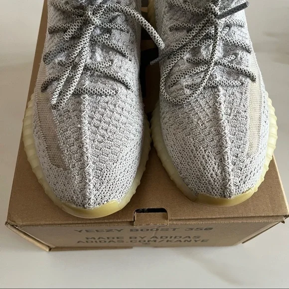VGUC Yeezy Boost 350v2 static size 9 - Picture 2 of 13